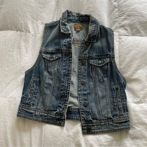 AE Denim Vest